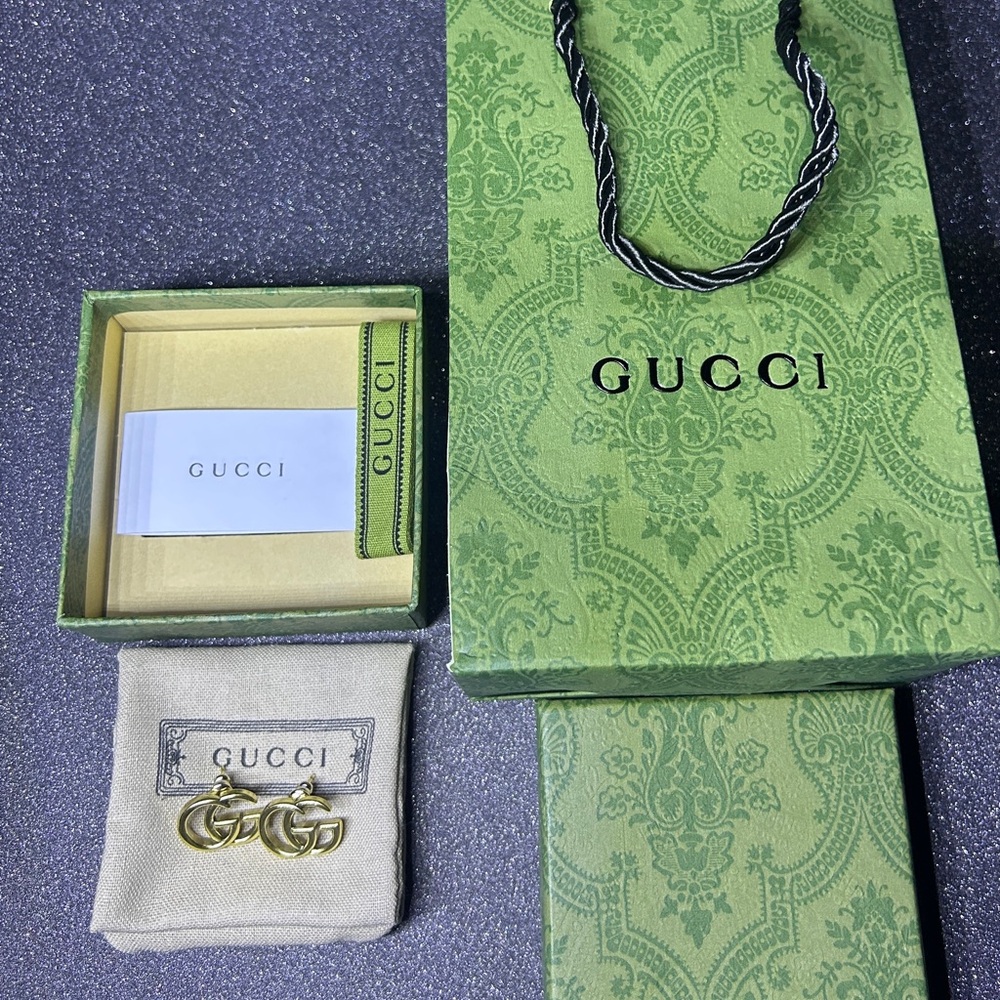 Gucci Gold GG Logo Stud Earrings New - Picture 2 of 7